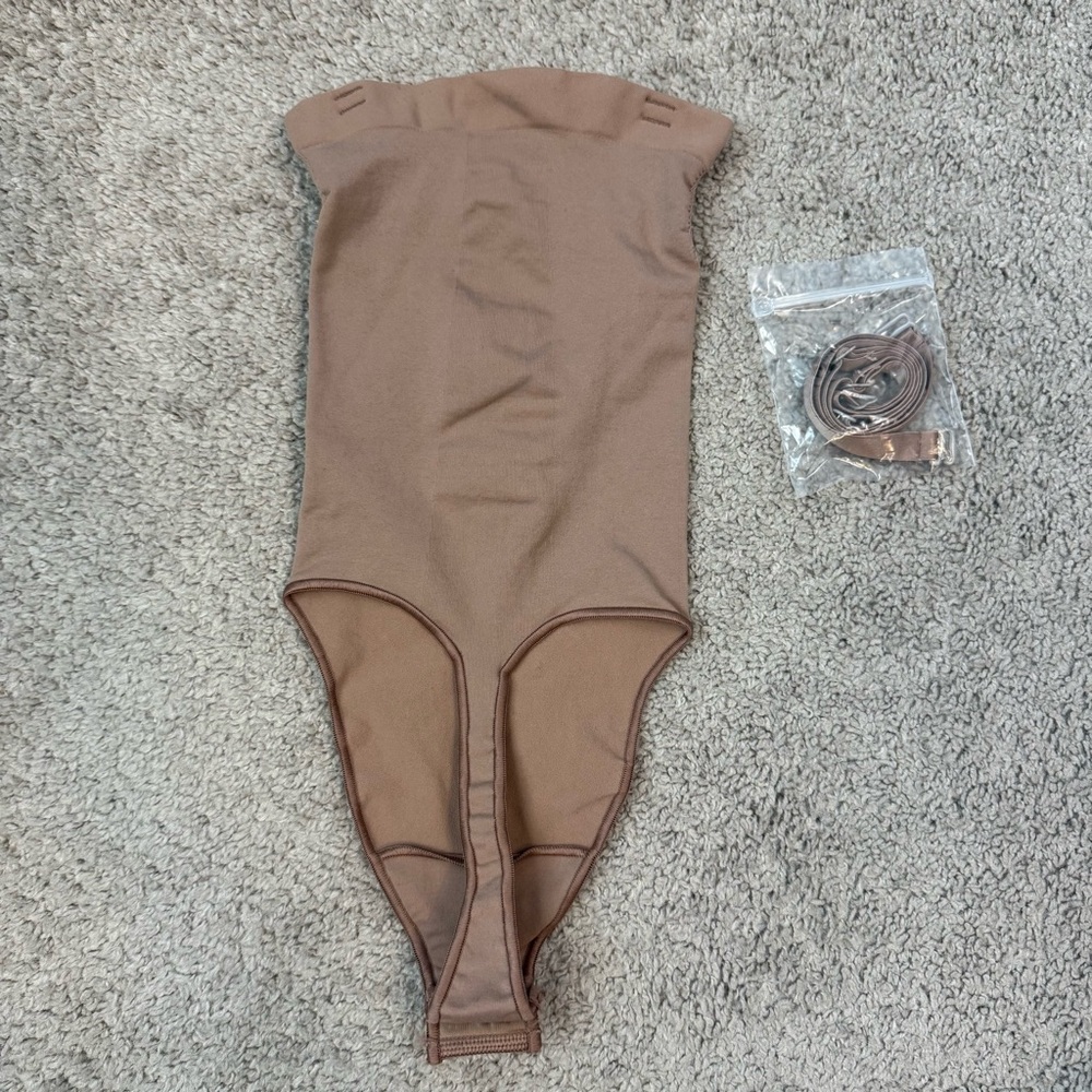 Skims Seamless Sculpt Strapless Thong‎ Bodysuit Sienna XS - Picture 5 of 5
